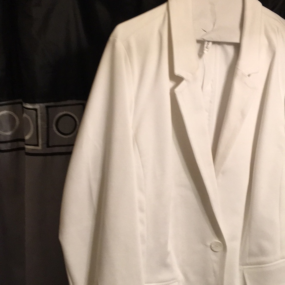 Tailored Fit Blazer With One Button (16) - image 4